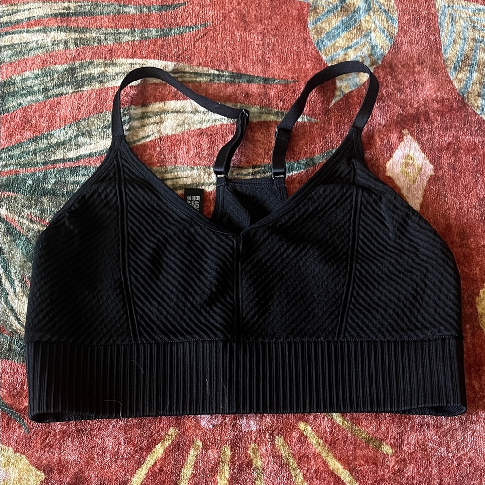 PINK Victoria's Secret Black Textured Sports Bra
